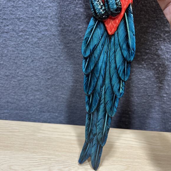Hand Painted Parrot Bird 3D Wall Figurine Decoration Red & Blue Resin 15" X 11” - Picture 4 of 10